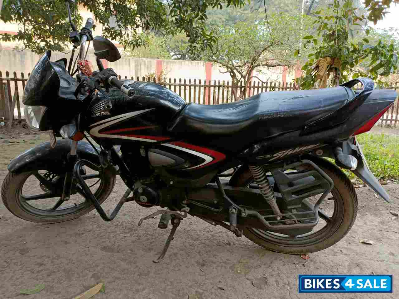 Black Honda CB Shine