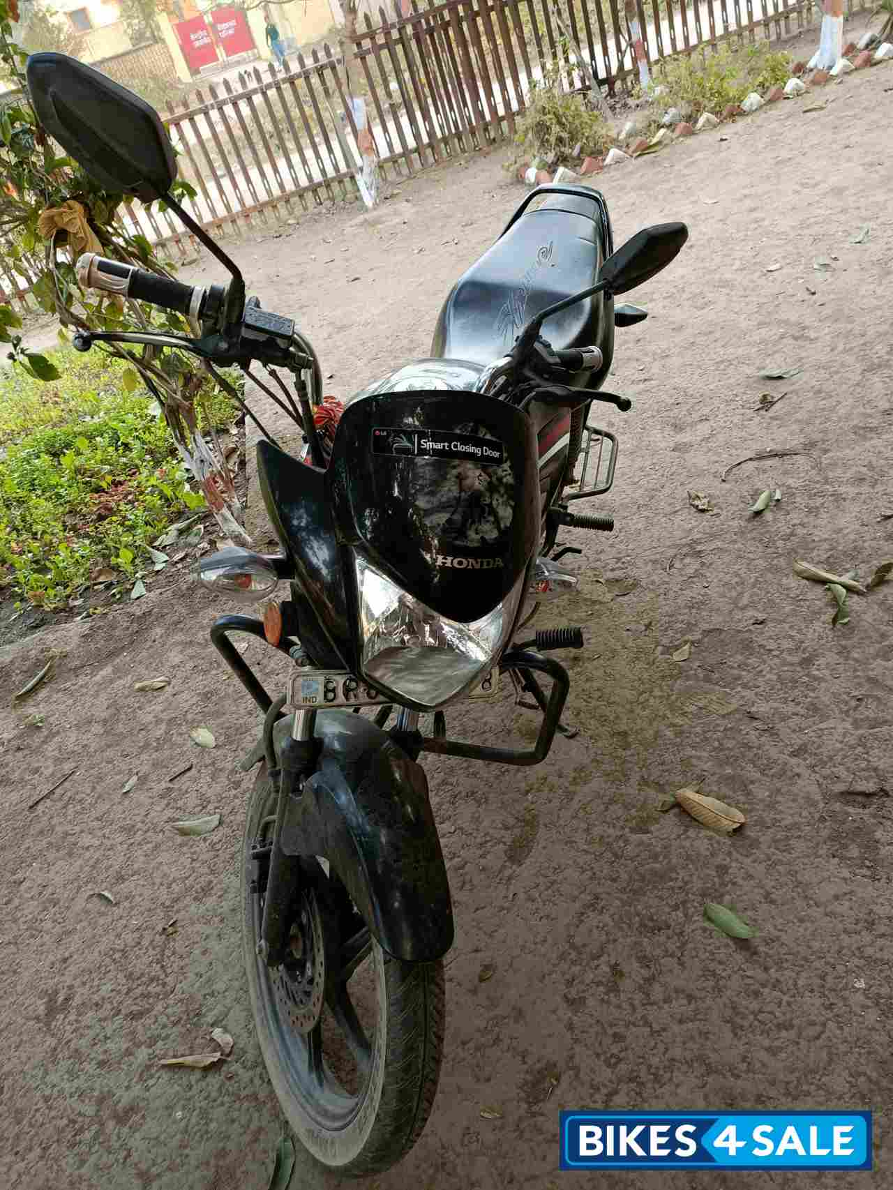 Black Honda CB Shine