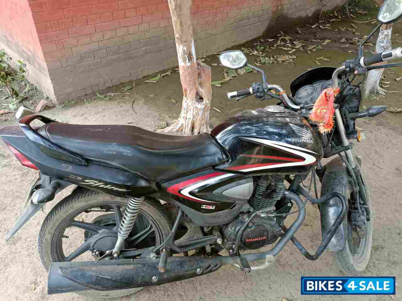 Black Honda CB Shine