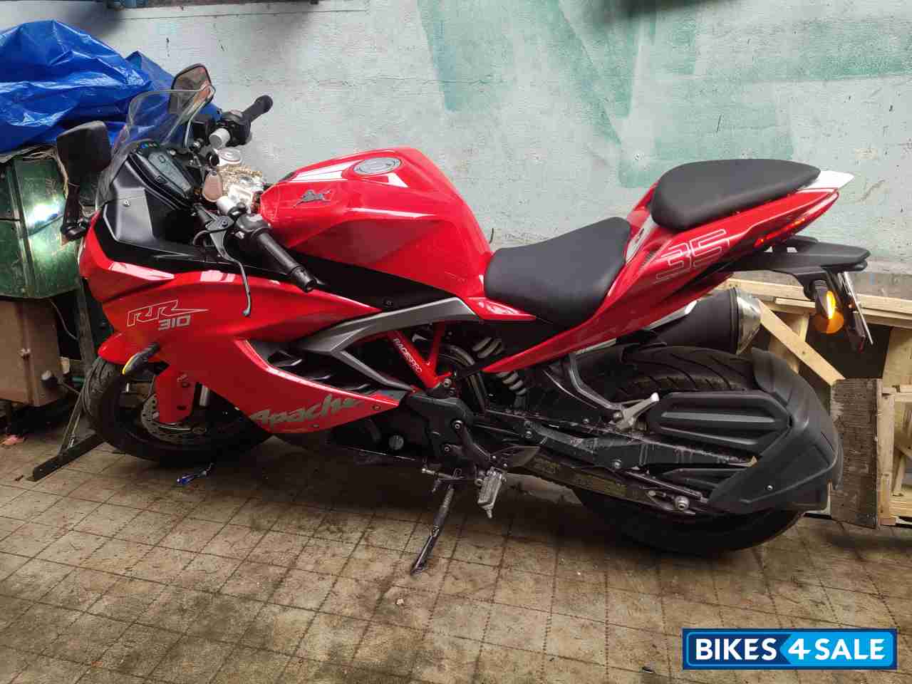 Red TVS Apache RR 310