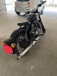 Black Royal Enfield Classic 500