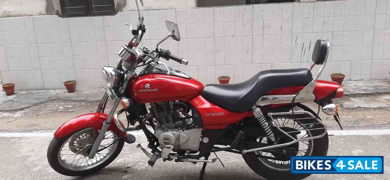 Bajaj Avenger 220 DTS-i