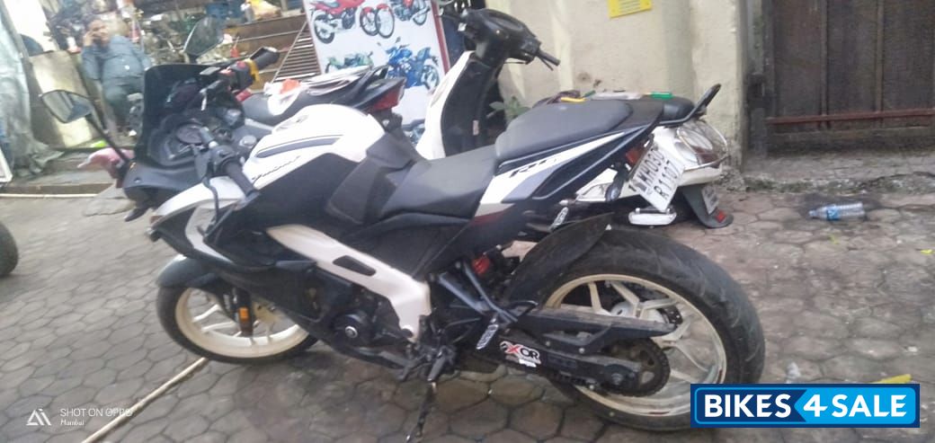 Bajaj Pulsar RS 200 BS6