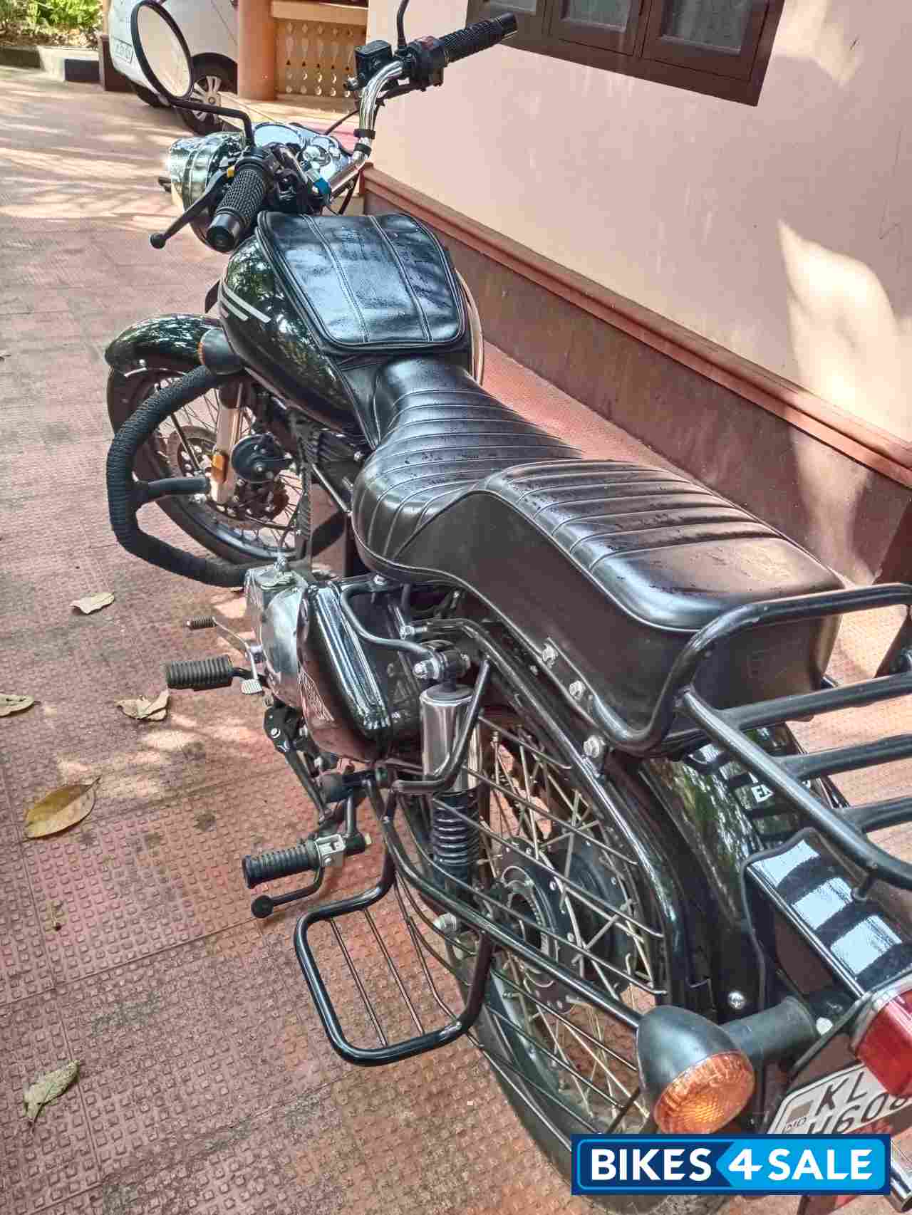 Onix Black Royal Enfield Bullet 350 KS BS6
