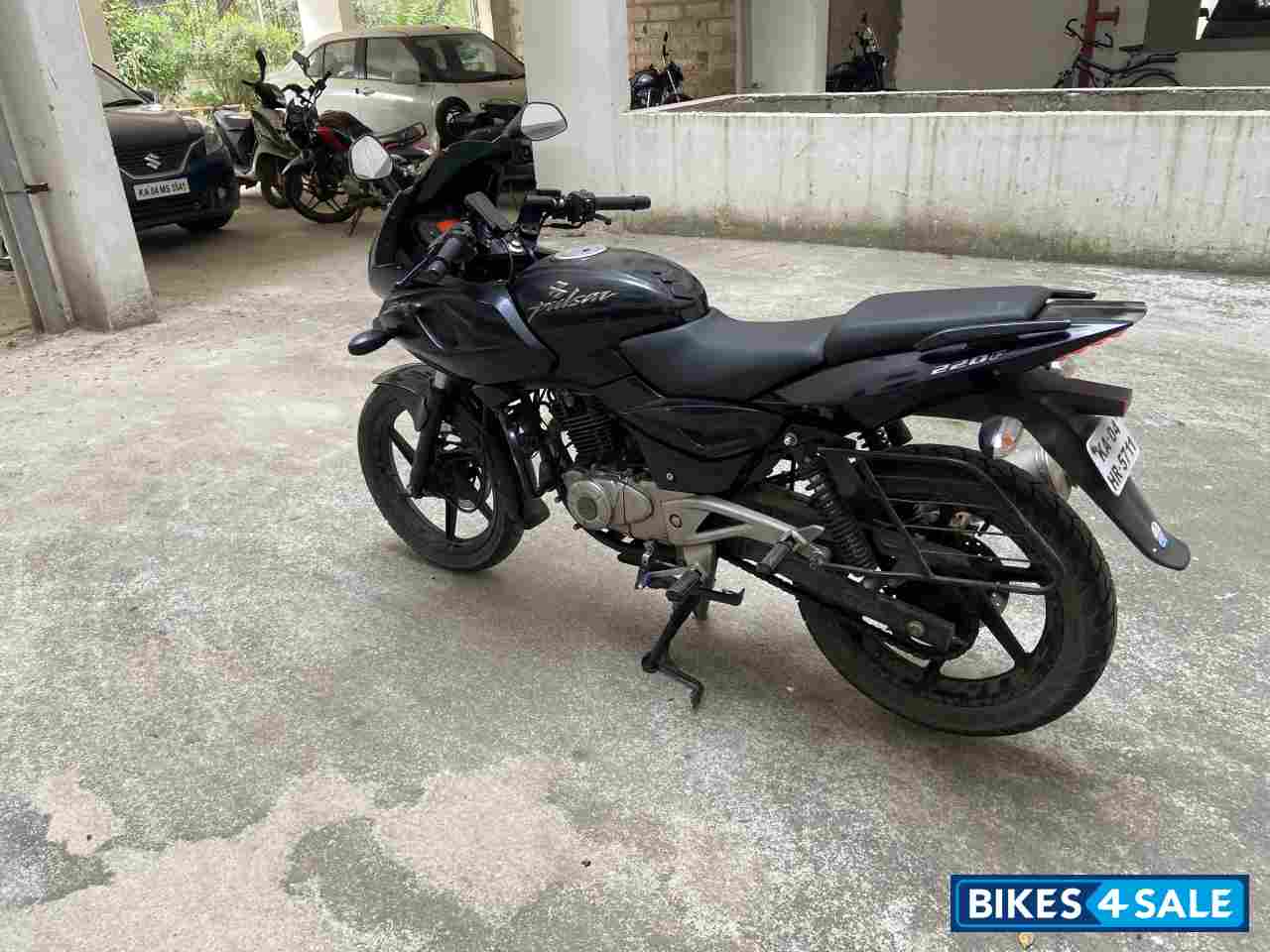 Black Bajaj Pulsar 220F