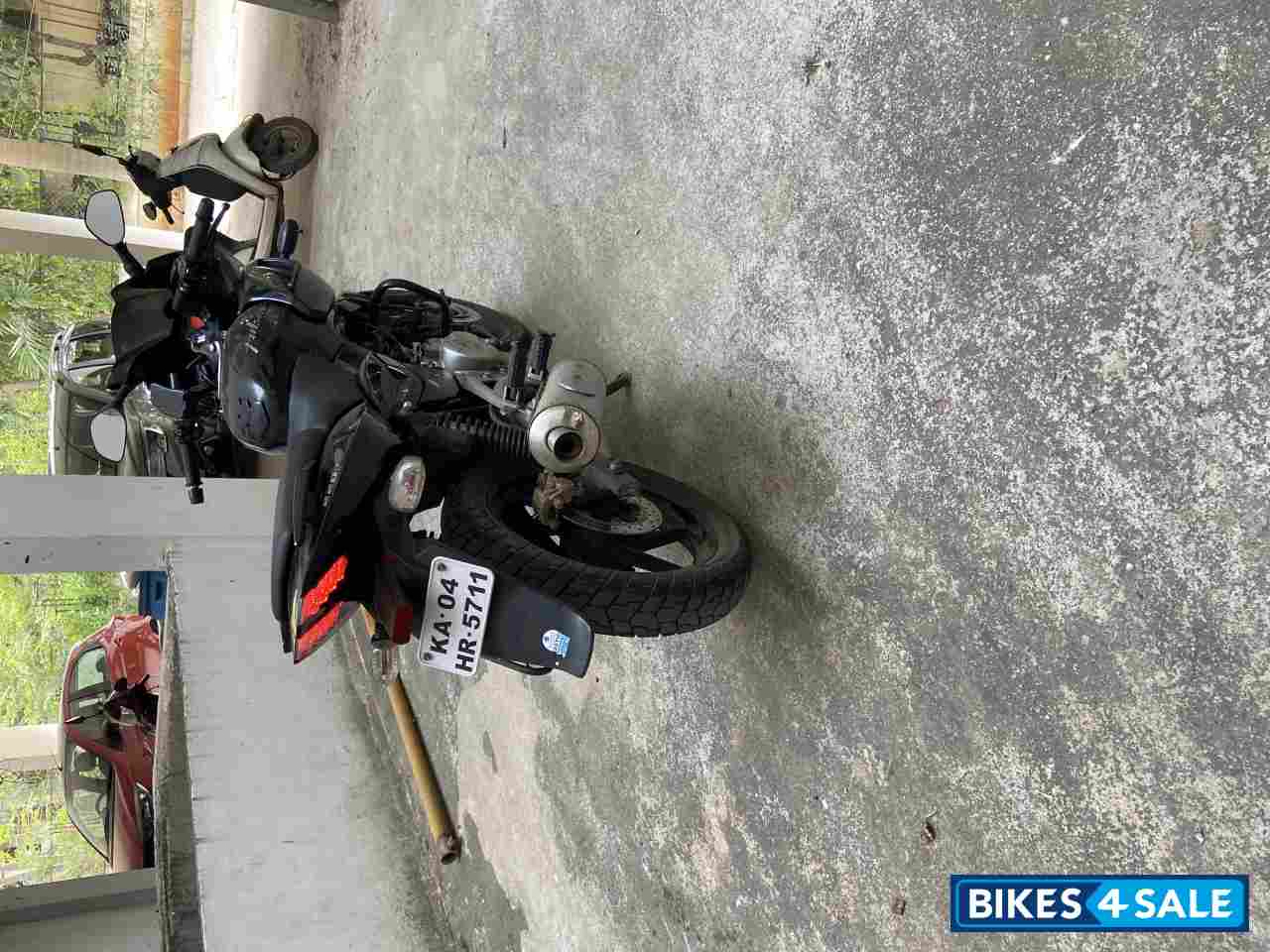 Black Bajaj Pulsar 220F