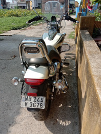 White Bajaj Avenger Cruise 220