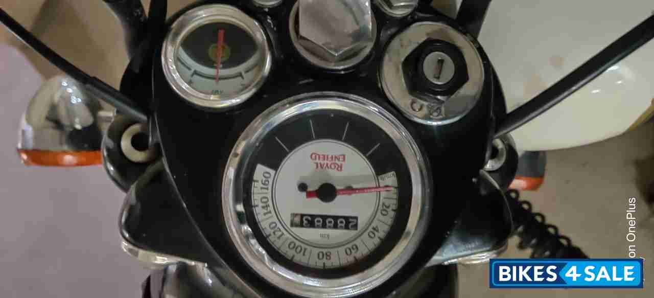 White Royal Enfield Classic 350