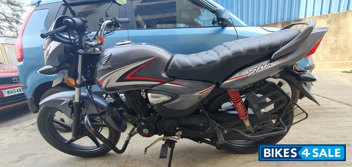 Metalic Grey Honda CB Shine