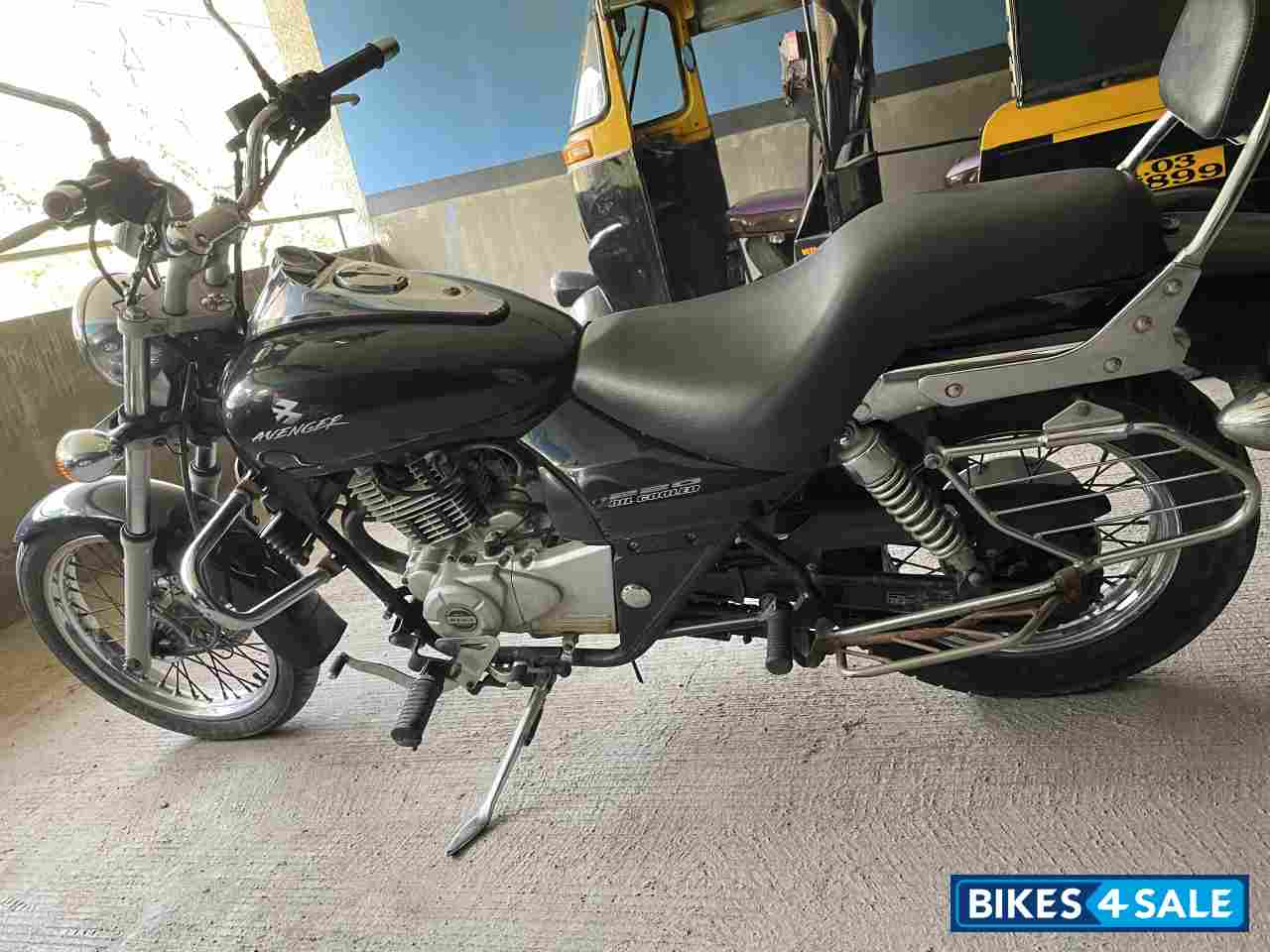 Bajaj Avenger 220 DTS-i