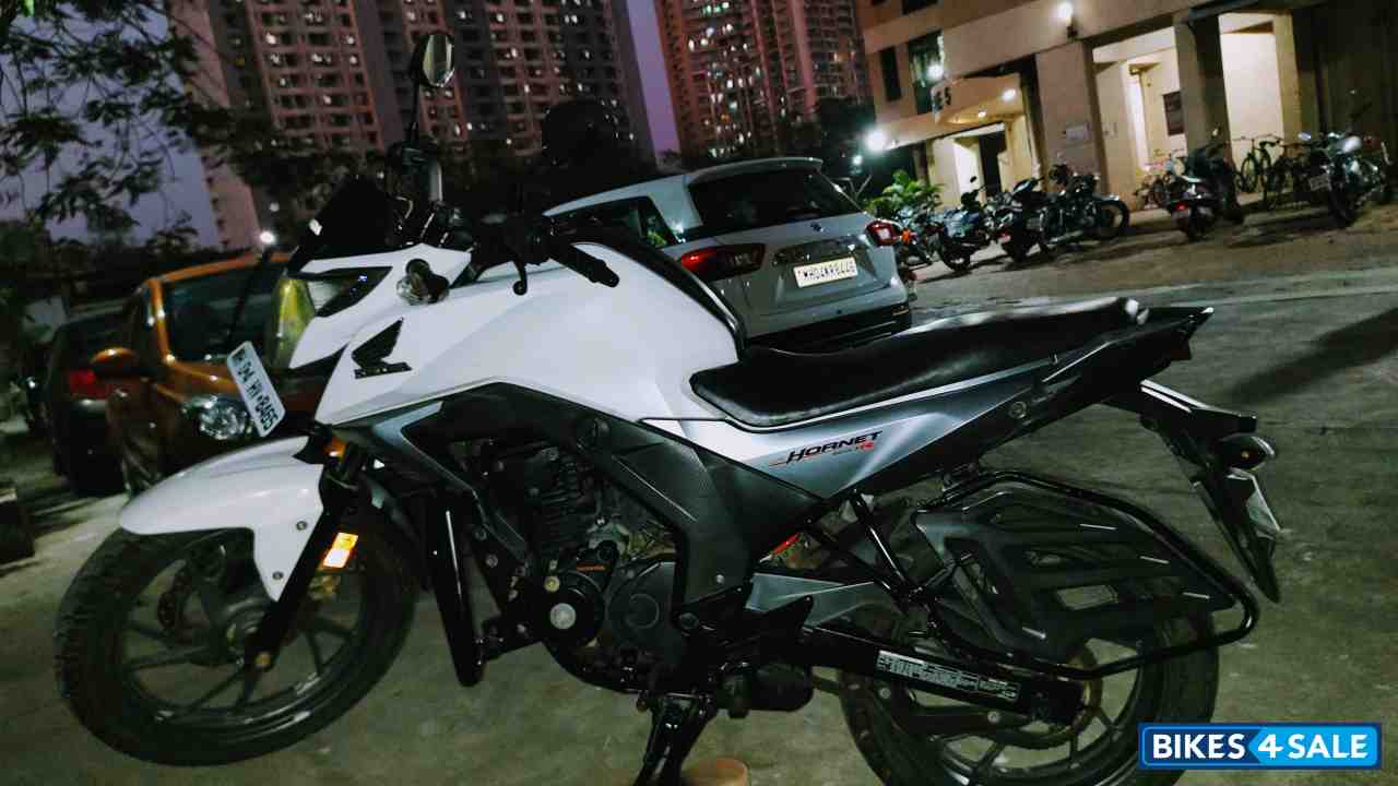 White Honda CB Hornet 160R