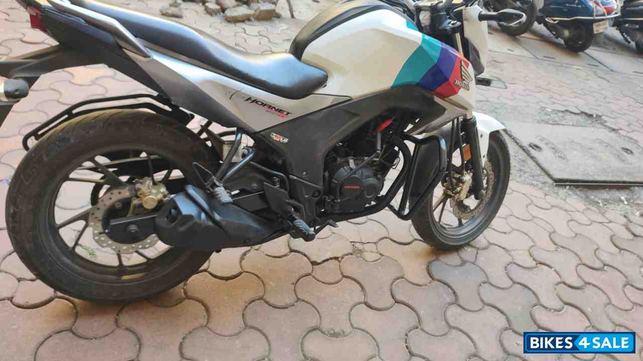 White Honda CB Hornet 160R