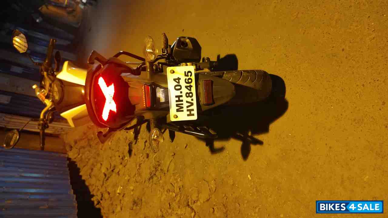 White Honda CB Hornet 160R