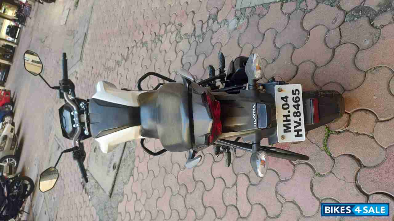 White Honda CB Hornet 160R