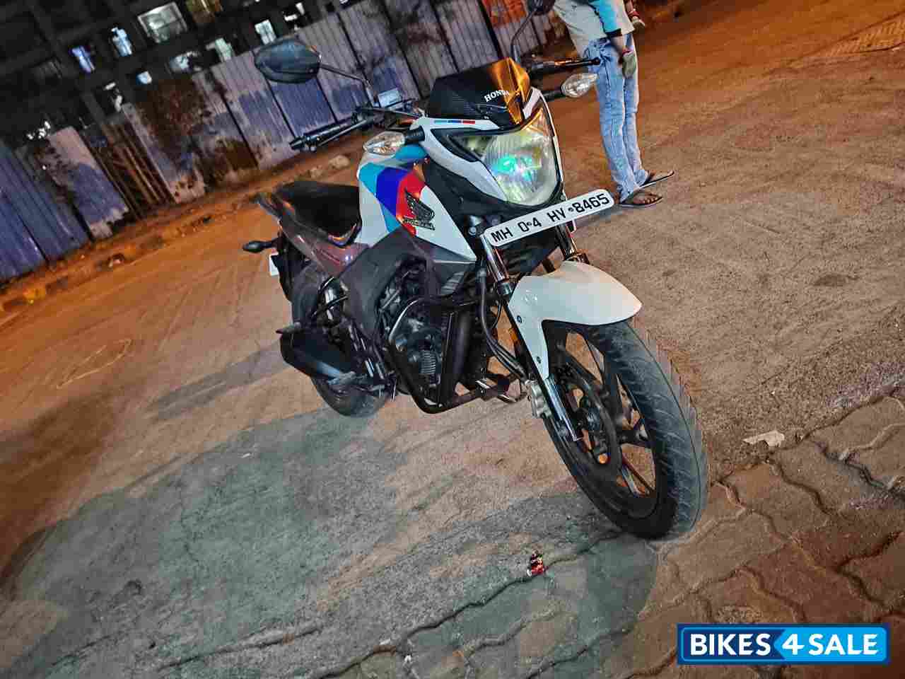 White Honda CB Hornet 160R