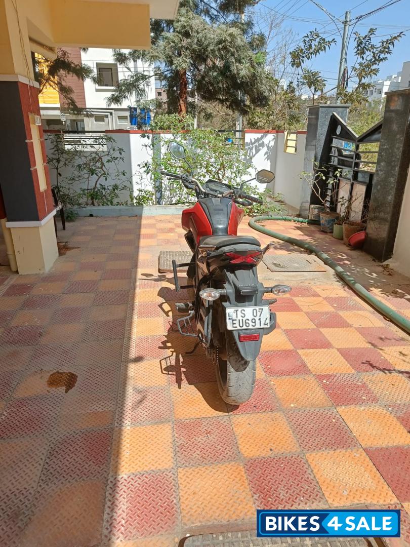 Orange Honda CB Hornet 160R