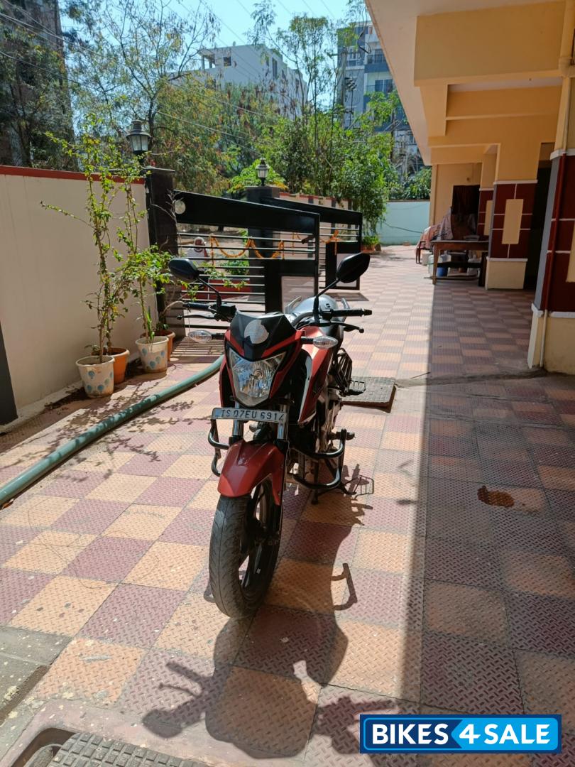 Orange Honda CB Hornet 160R