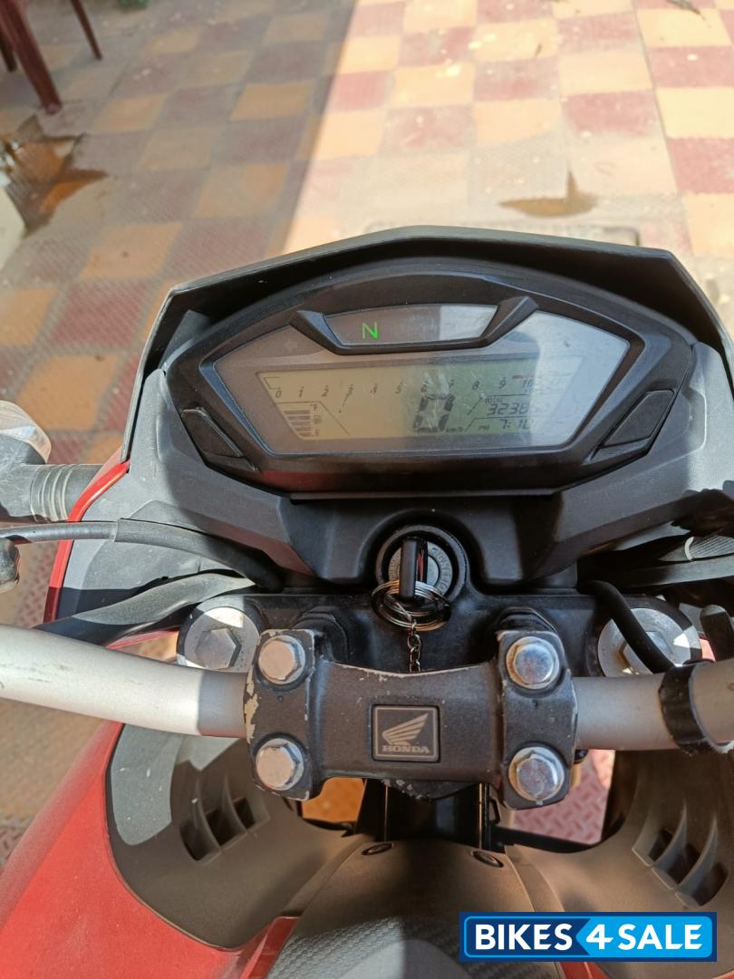 Orange Honda CB Hornet 160R