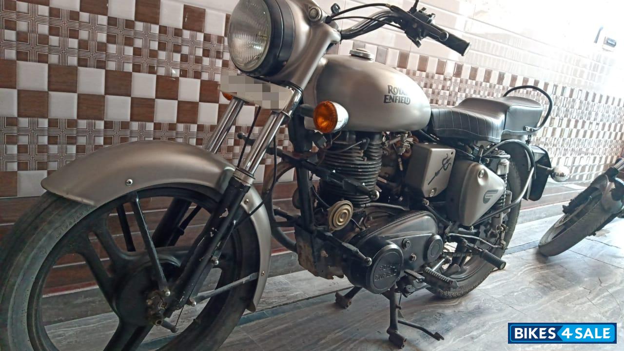Matte Royal Enfield Bullet 350 ES