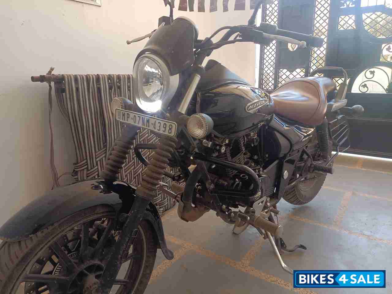 Black Bajaj Avenger Street 160 BS6