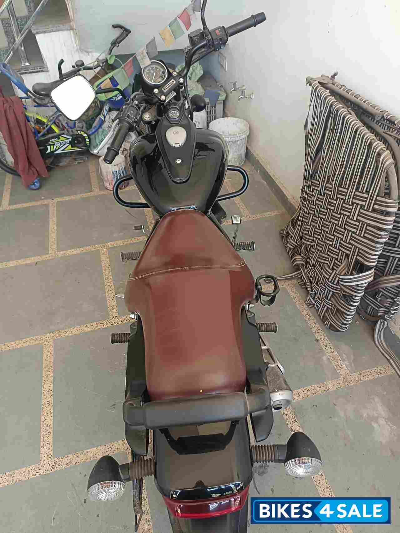 Black Bajaj Avenger Street 160 BS6
