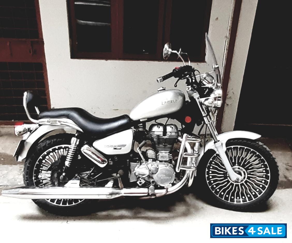 Silver Royal Enfield Thunderbird 350