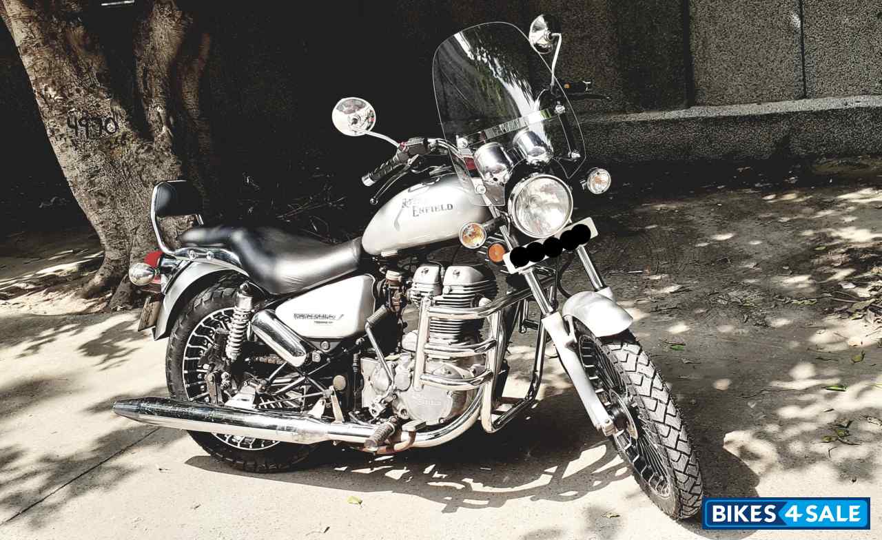 Silver Royal Enfield Thunderbird 350