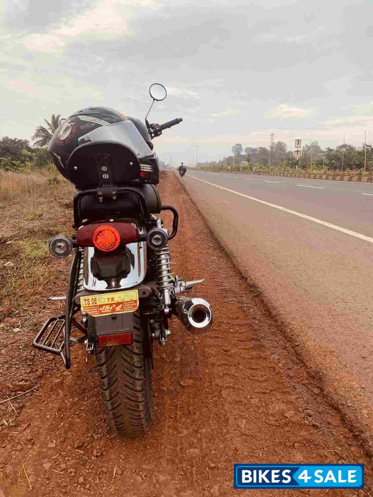 Black Honda Hness CB 350