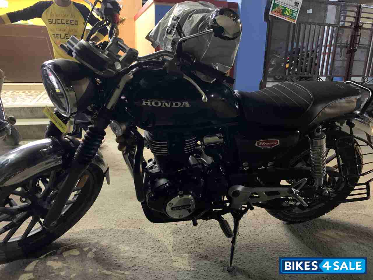 Black Honda Hness CB 350
