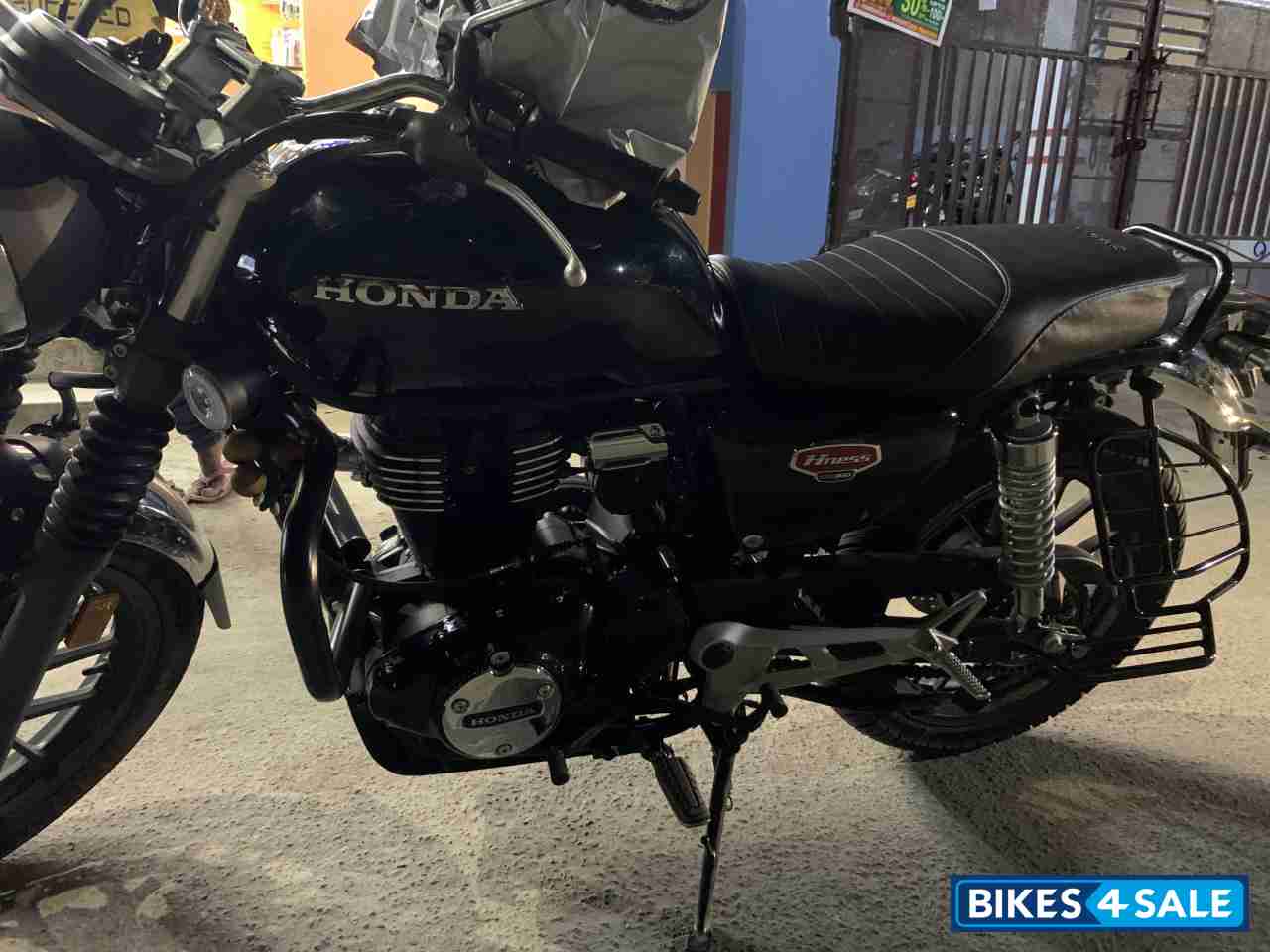 Black Honda Hness CB 350