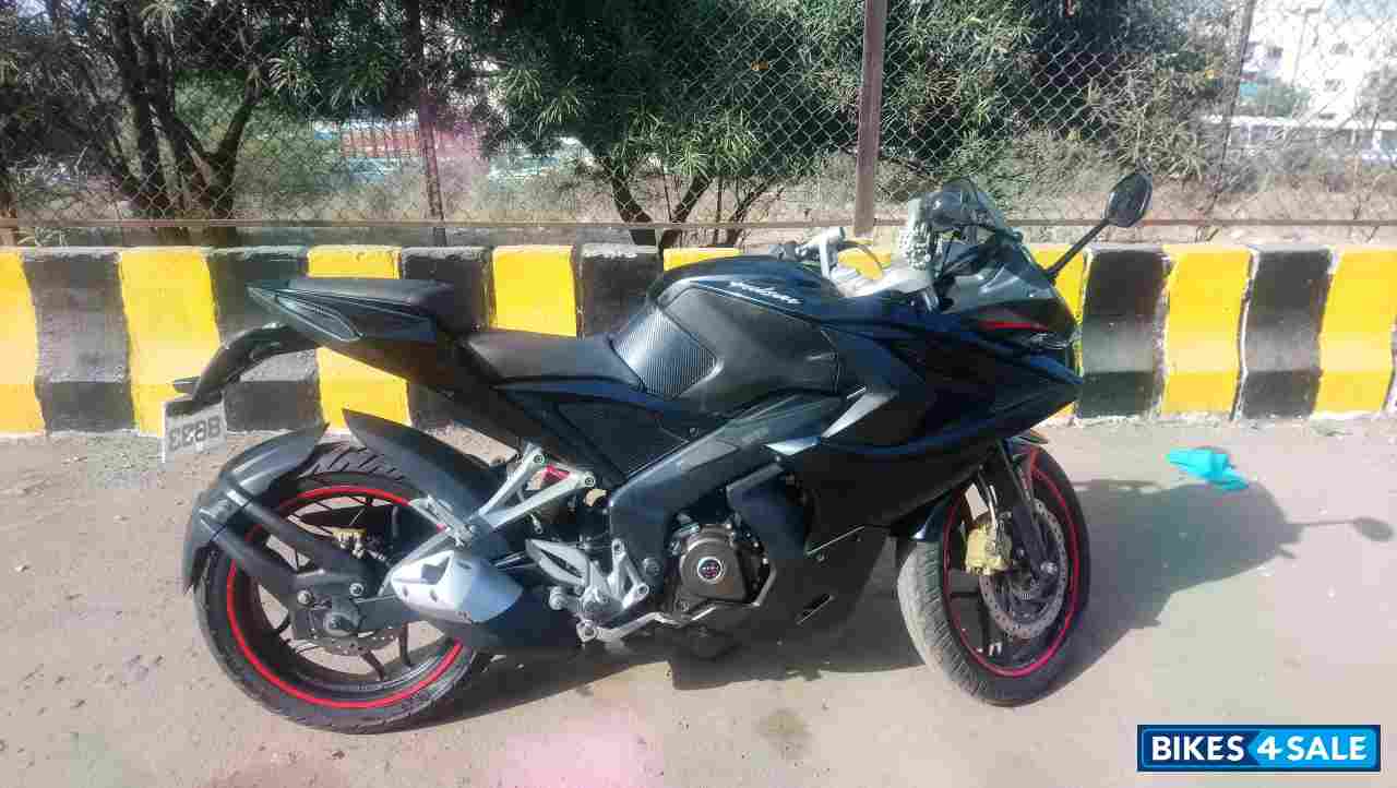 Bajaj Pulsar RS 200 ABS