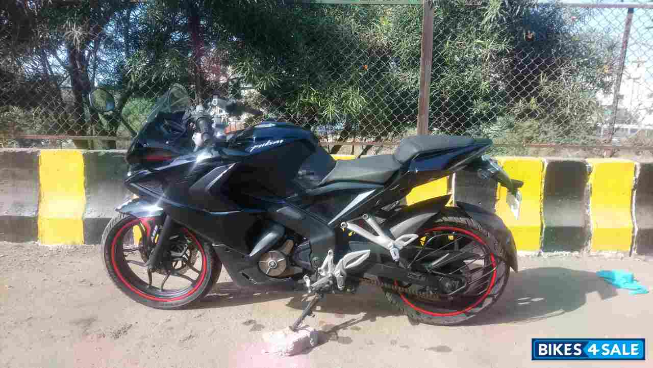 Bajaj Pulsar RS 200 ABS