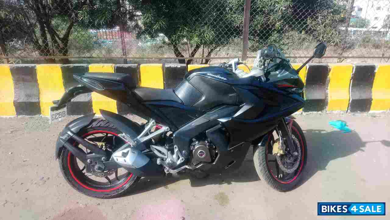 Bajaj Pulsar RS 200 ABS