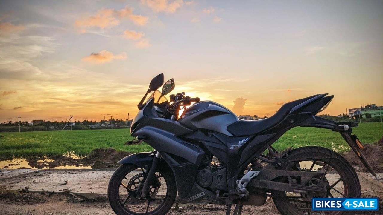 Grey Suzuki Gixxer SF