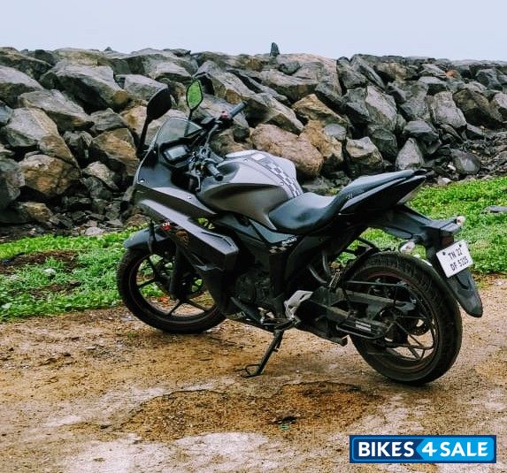 Grey Suzuki Gixxer SF