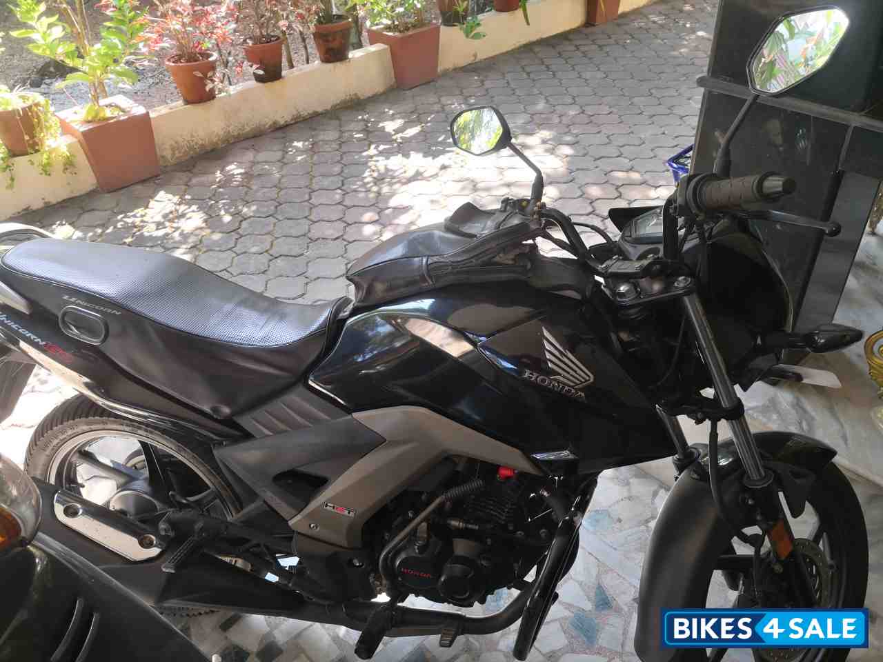 Black Honda CB Unicorn 160