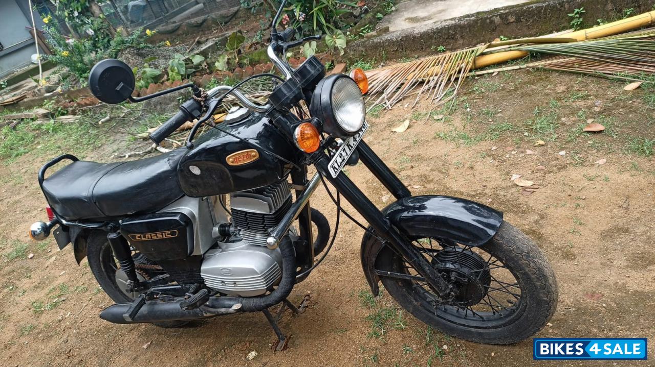 Ideal Jawa Yezdi Classic