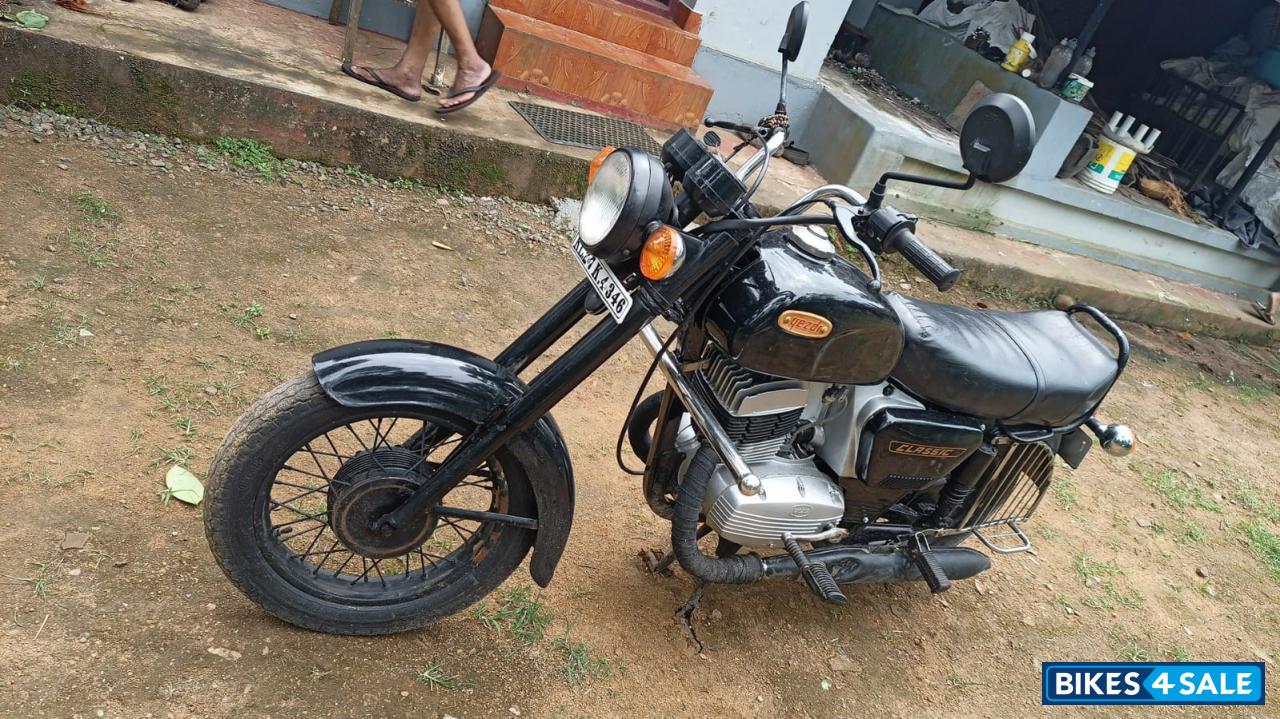 Ideal Jawa Yezdi Classic