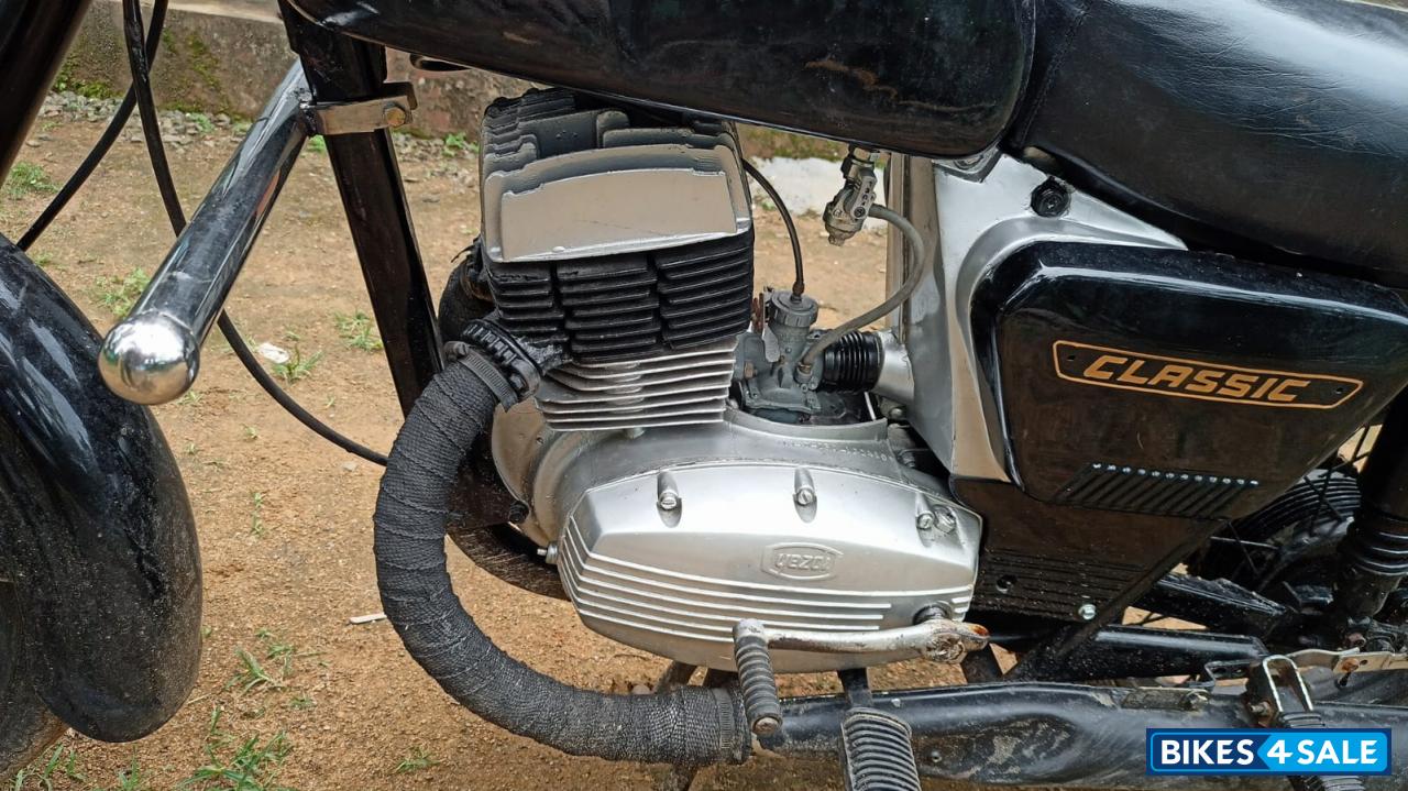 Ideal Jawa Yezdi Classic