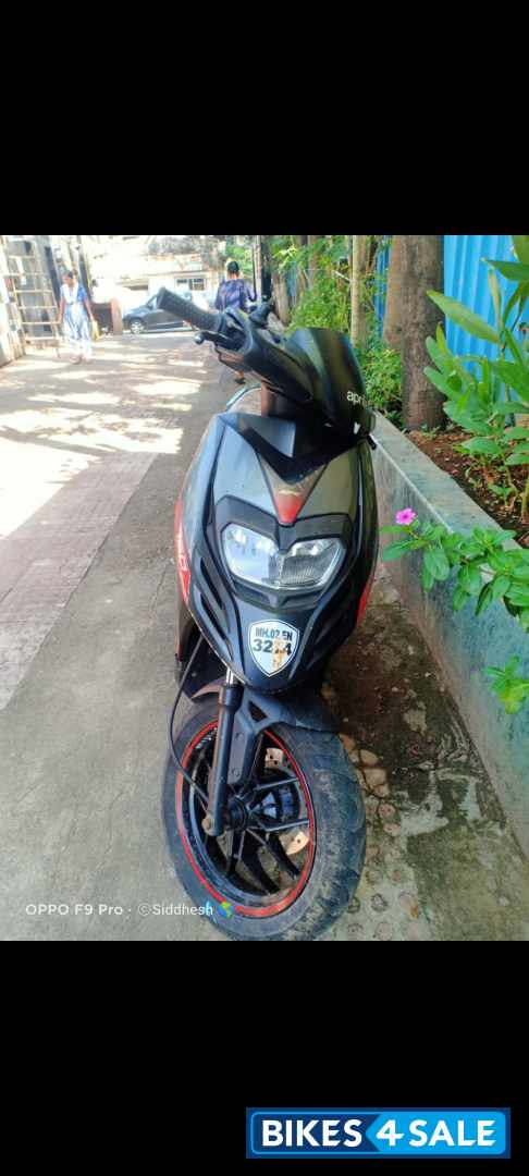 Black / Red Aprilia SR 150