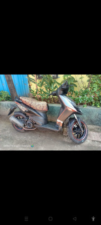 Black / Red Aprilia SR 150