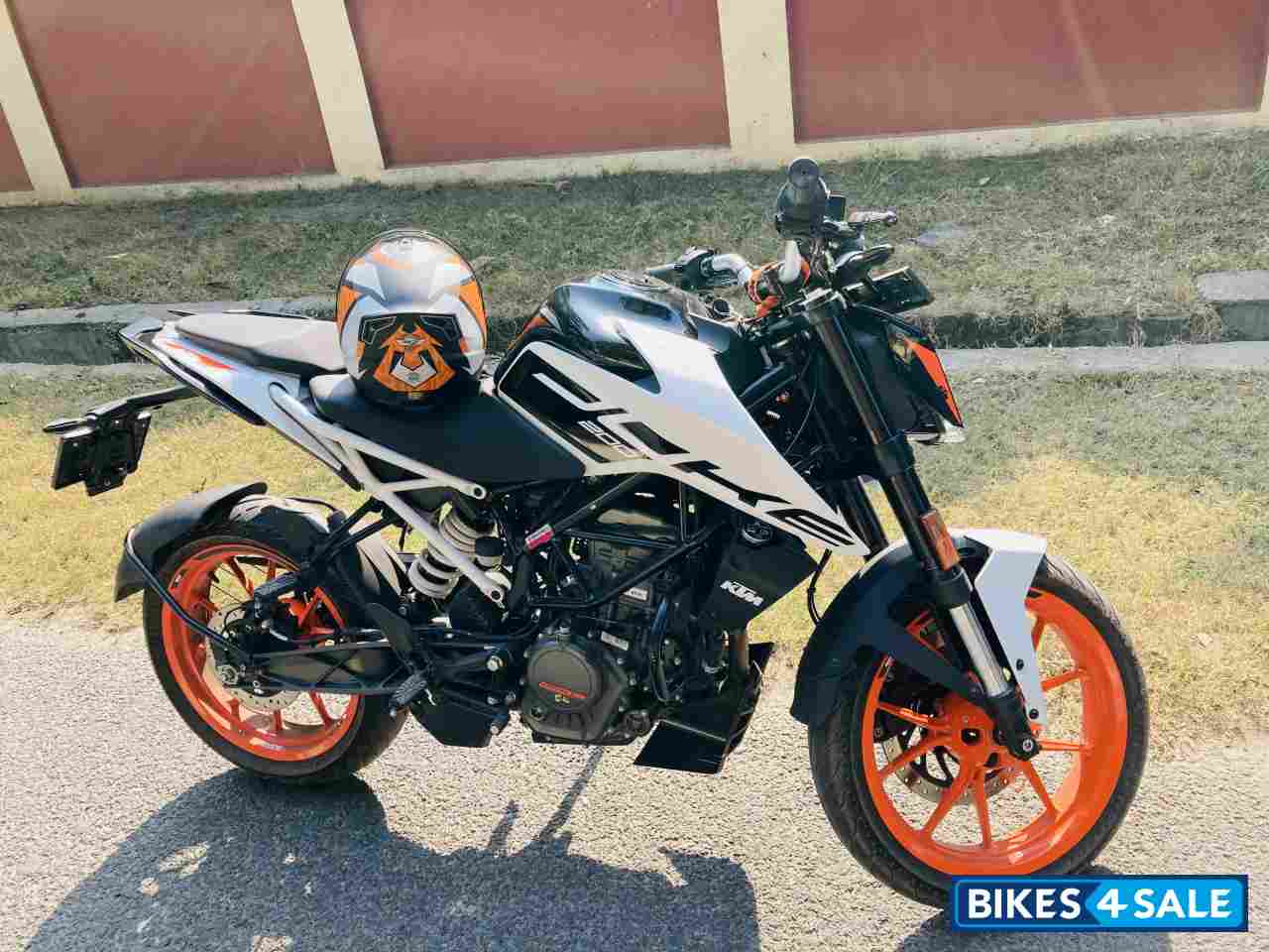 White KTM Duke 200 ABS
