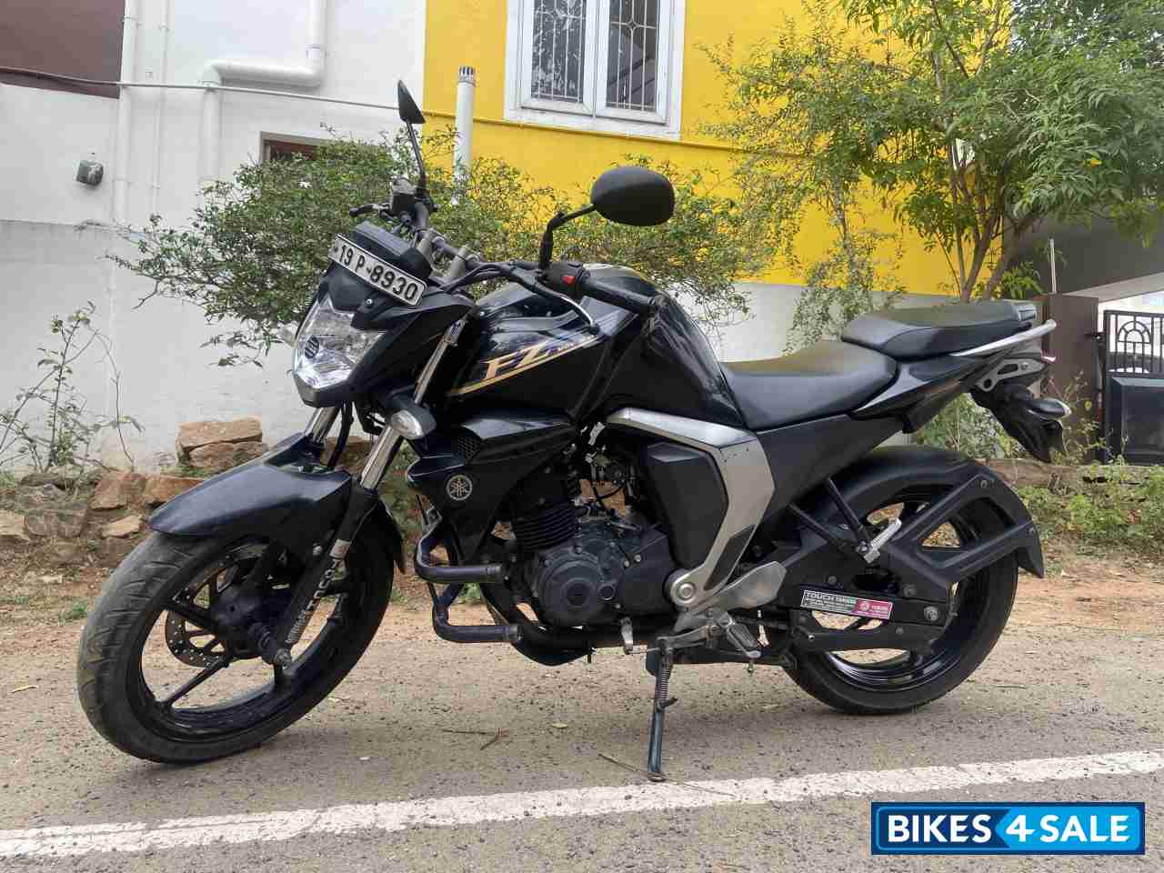 Black Yamaha FZ FI V2