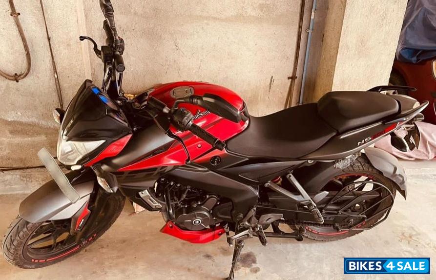 Passion Red+matte Bajaj Pulsar 200 NS ABS
