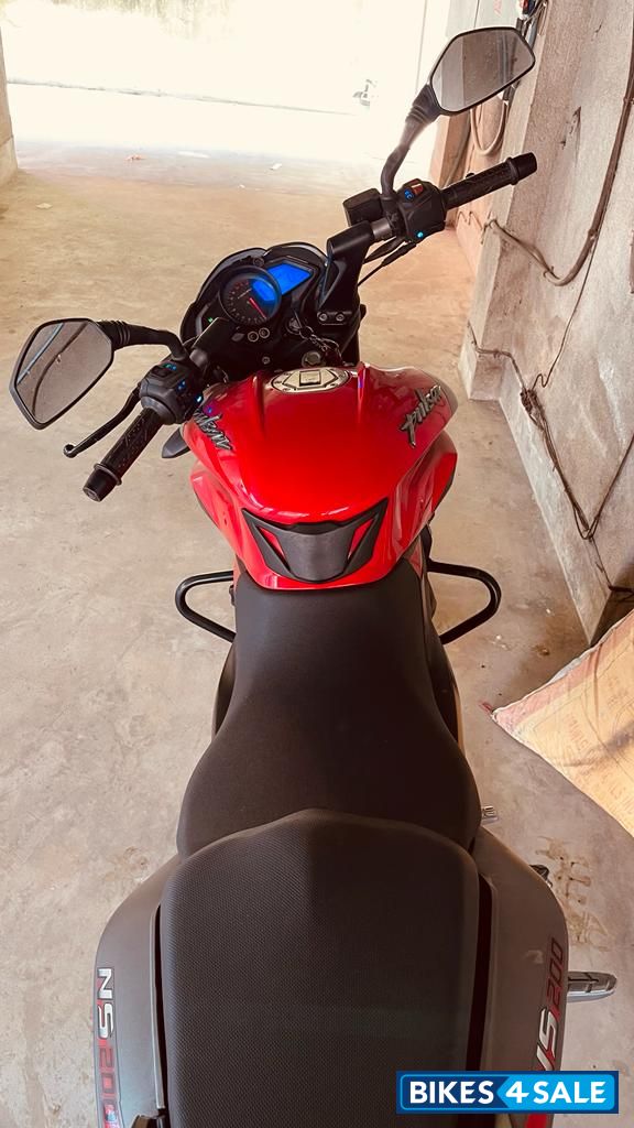 Passion Red+matte Bajaj Pulsar 200 NS ABS