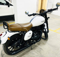Jawa 42 Dual Channel ABS Sirius White 2021 Model