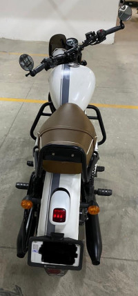 Jawa 42 Dual Channel ABS Sirius White