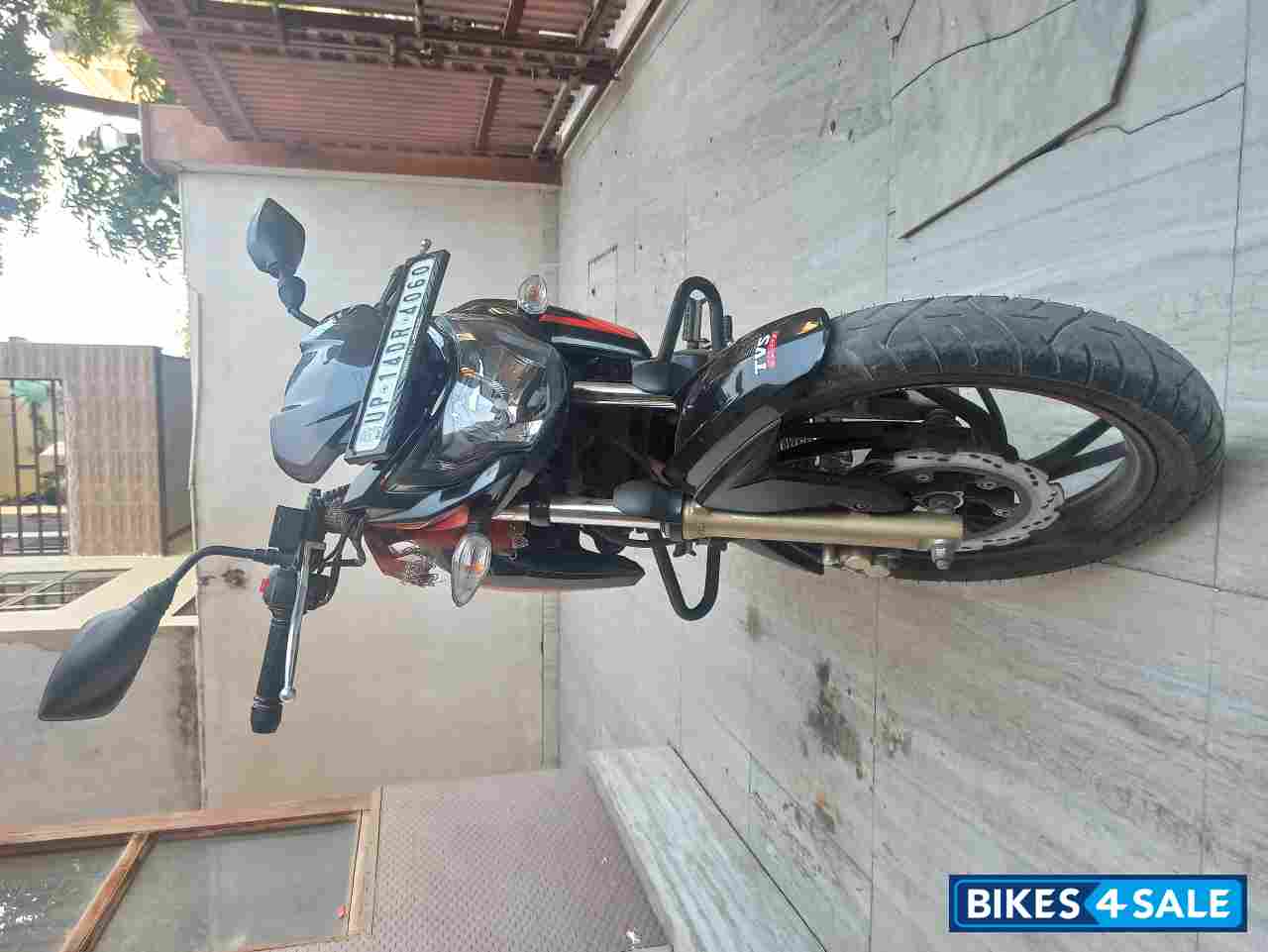Black TVS Apache RTR 200 4V Race Edition 2.0