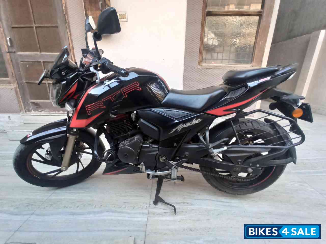 Black TVS Apache RTR 200 4V Race Edition 2.0