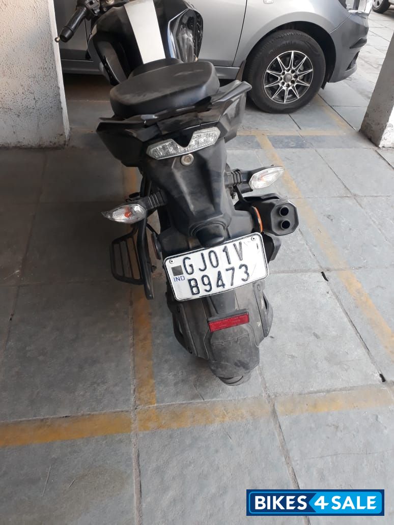 Black TVS Apache RTR 160 4V